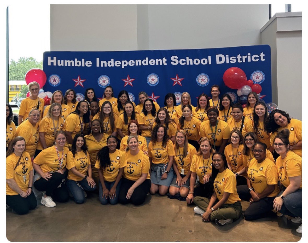 Humble ISD Convocation 2023! So much love for this work family! ✨💡#GEanchored #ShineALight <a href="/HumbleISD/">Humble ISD</a> #Groves 🐻