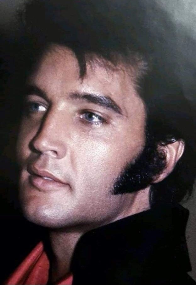 midnightmarvl's tweet photo. his face was carved by god https://t.co/Z1xrt5MhKw