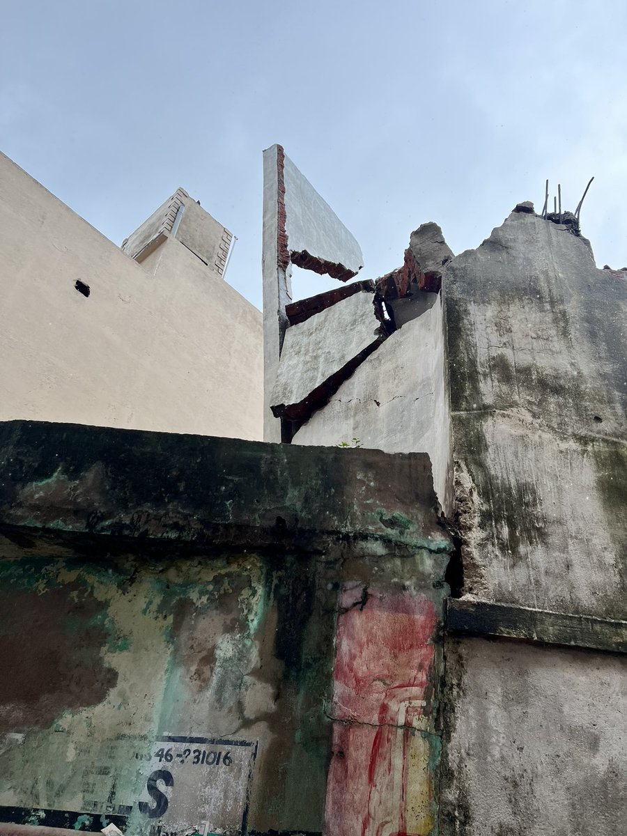 Vivekchhapadia's tweet photo. "🆘 Urgent: Unsafe demolition in progress in Bargarh, Odisha 768028 @PMOIndia @narendramodi @AmitShah @HardeepSPuri  @India_NHRC @Naveen_Odisha, immediate intervention needed Building left half-demolished, life-threatening structure hanging for 2 days. Lives at risk! #SaveBargarh https://t.co/8G1dSM2Zwn