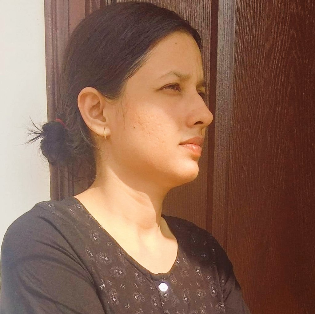 SanjuShabdita's tweet photo. अब किसी की कहाँ पड़ी है मुझे
चोट ऐसी ही कुछ लगी है मुझे

ऐ मेरे यार अब तेरी सूरत
ज़र्र��� ज़र्रे में दिख रही है मुझे

तेरे जाने से बस उदास हूँ मैं 
और किस बात की कमी है मुझे

साँस लेना हो जैसे मौत की कश
साँस थमना भी ज़िन्दगी है मुझे

#संजू_शब्दिता https://t.co/qWGsticvkH