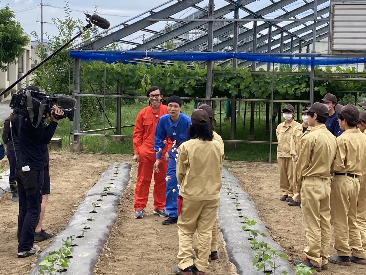 SBCテレビの「夢テレビ」の取材を受けました！
本校卒業生のもう中学生さんが、こがけんさんと一緒に来てくれました
もう中ワールド全開で、あっという間に取材時間が終わってしまいました
取材の様子は10月1日（日）に放送されます。
お楽しみに！

#夢テレビ #sbc #信越放送 #もう中学生 #こがけん