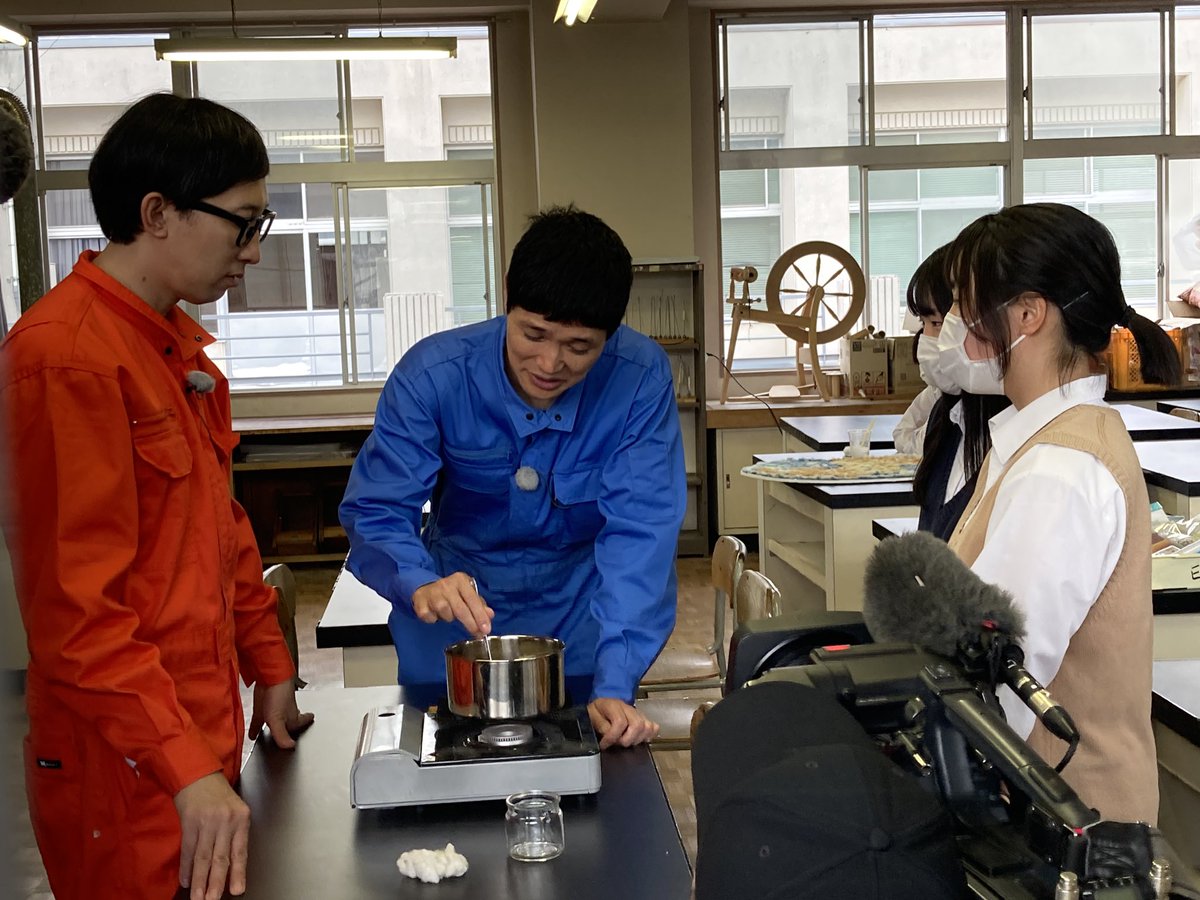 sarano_official's tweet photo. SBCテレビの「夢テレビ」の取材を受けました！
本校卒業生のもう中学生さんが、こがけんさんと一緒に来てくれました
もう中ワールド全開で、あっという間に取材時間が終わってしまいました
取材の様子は10月1日（日）に放送��れます。
お楽しみに！

#夢テレビ #sbc #信越放送 #もう中学生 #こがけん https://t.co/b5Q0jQEZqv