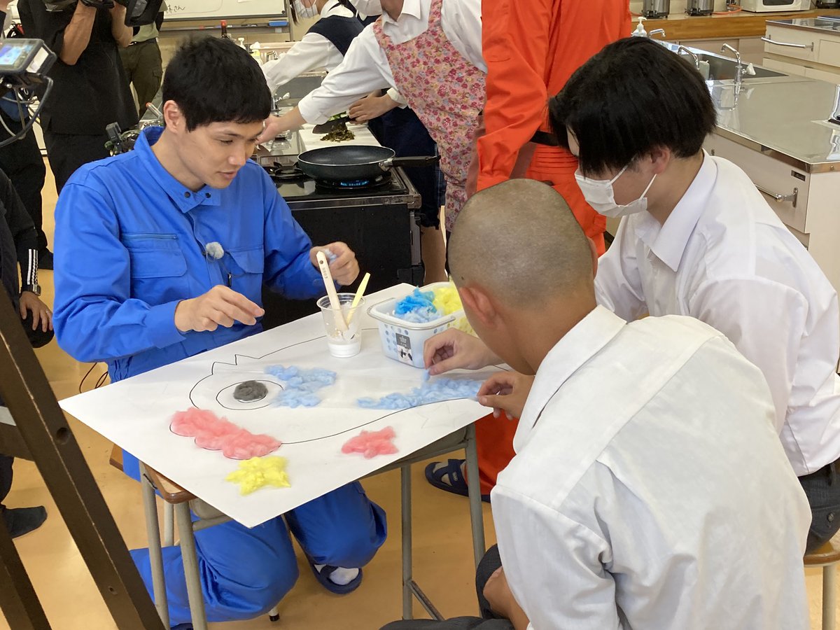 sarano_official's tweet photo. SBCテレビの「夢テレビ」の取材を受けました！
本校卒業生のもう中学生さんが、こがけんさんと一緒に来てくれました
もう中ワールド全開で、あっという間に取材時間が終わってしまいました
取材の様子は10月1日（日）に放送��れます。
お楽しみに！

#夢テレビ #sbc #信越放送 #もう中学生 #こがけん https://t.co/b5Q0jQEZqv