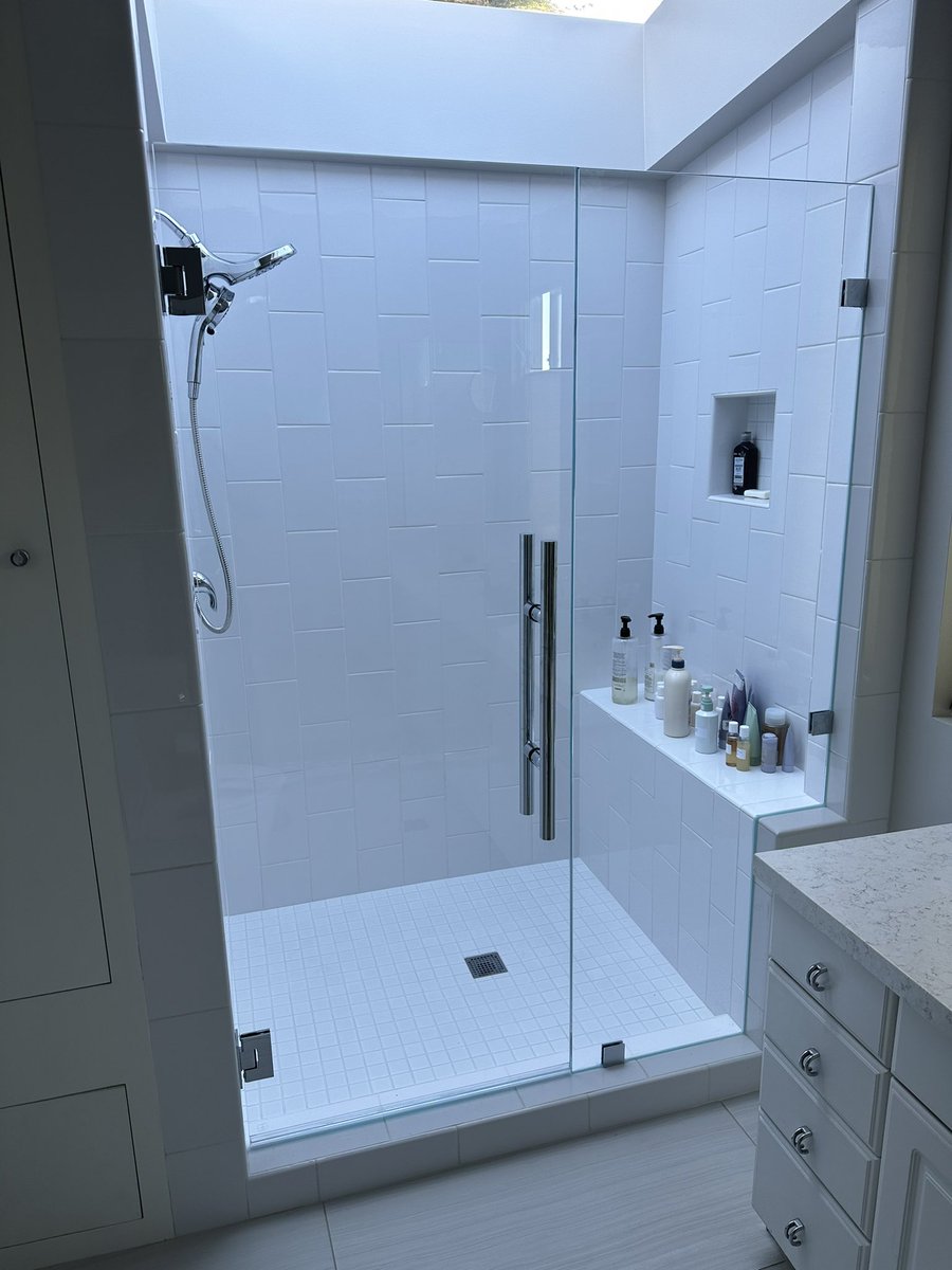 bronze4u's tweet photo. Shower and toilet Reno finished!!! 🚿 🚽 https://t.co/W4KJTy50qF