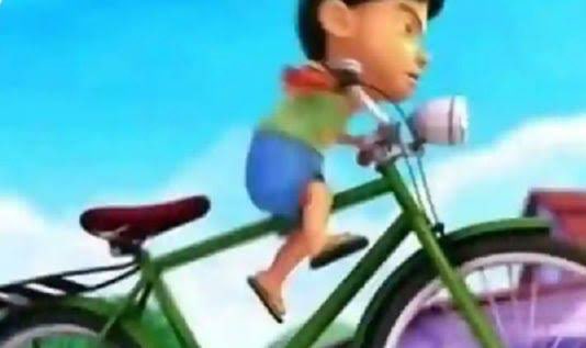 <a href="/convomf/">Convomf</a> kaki sekecil itu berkelahi dengan pedal