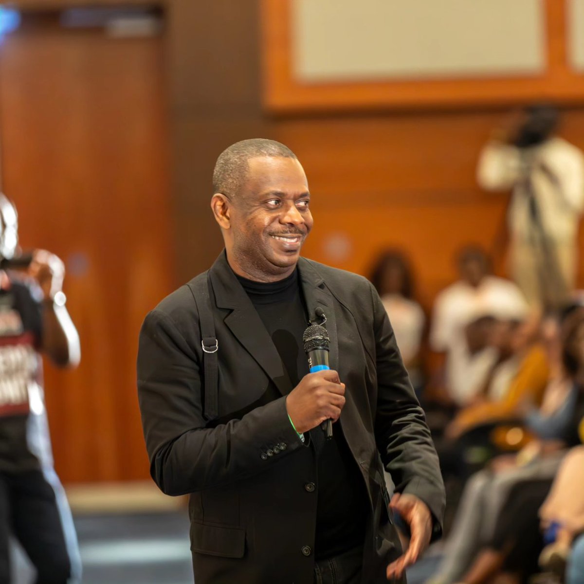 pastorpoju's tweet photo. Those who do us evil we forgive and set aside the wrong done but those who helped us along the path, those we will never forget. As God provides the opportunity, we will repay them for the good they have done. We won't force oursleves to do them good out of the ordained season, we will wait for the opportuned time even if it is their "seed" i.e their offspring, we will pay them back. Never forget those who helped you along the path.