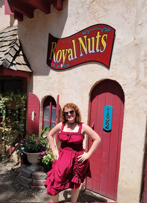 Saturday I had a wonderful time at the Renaissance Festival. #Wench #redhead #milf  https://t.co/2sQH8znQ0g<a href="/tag/redhead"class="tags"><span>#redhead</span></a><a href="/tag/milf"class="tags"><span>#milf</span></a><a href="/tag/wench"class="tags"><span>#wench</span></a>