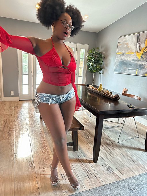 Guess my height https://t.co/GMY5wleU8r