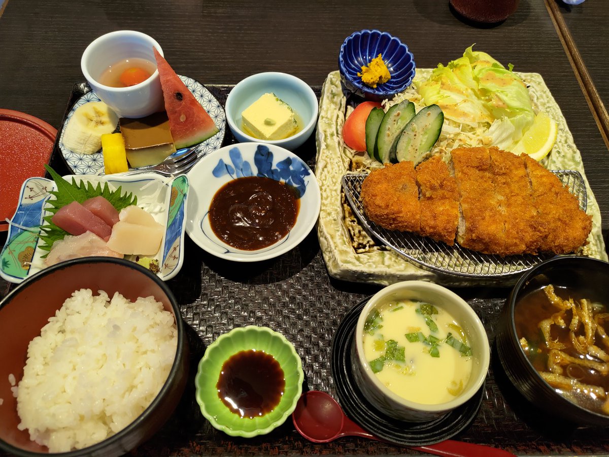 reta1686's tweet photo. 今日も午後から代休で、先日鰻を食べてないムスメをたま川につれてった。アタシはとんかつ御前。からの西尾の抹茶氷。練乳かけ放題とか神か。
#たま川
#pilee https://t.co/oke0uYdPHp