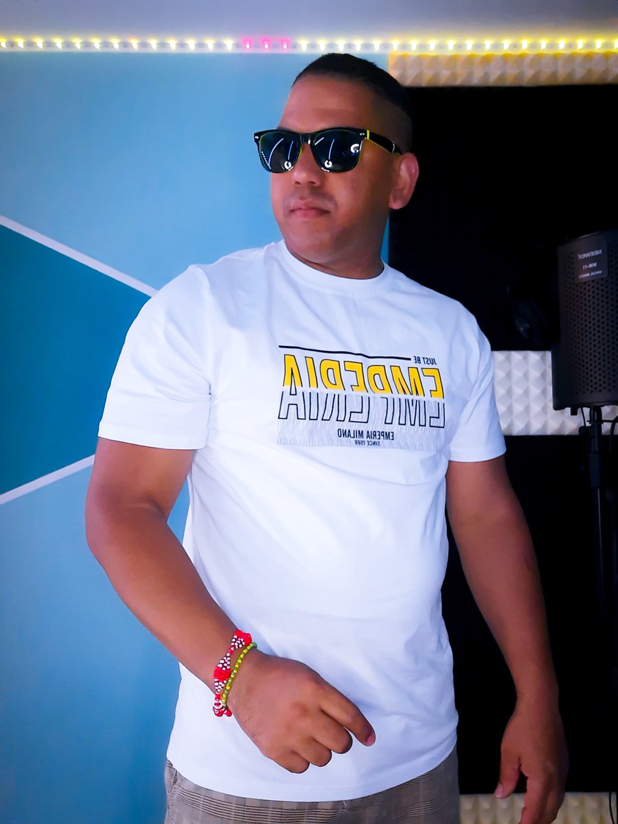 NiweObba's tweet photo. Activo siempre ๐ฅ๐จ๐งฏ con glamour Obba Niwe, El Matatan ๐ฏ De la Ahasta la Z ๐๐ธ Buen Domingo ๐ ๐ #matatanybien
#latino #obbaniweelmatatan #top #obbaniwe #musicalatina #mundial #look #BuenDomingo https://t.co/glsL95gXBO