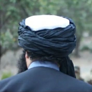 LogriMustafa's tweet photo. پرون ورځ دملی دفاع وزارت عــمومي غونډه کی  دفیدایانو لوئ سالار الحاج خلیفه صاحب سراج الدین حقانی صیب می په غیږ کي کلک ونیو او په تندئ می ښکل کړ😍❤ https://t.co/2n8dIGMgN8