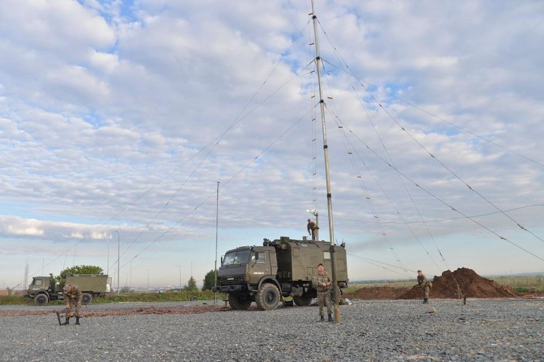 modgovkz's tweet photo. Military signalmen of the Air Defense Forces fulfilled the standards and tasks in the field
#Army #ArmedForcesofKazakhstan #Militarysignalmen #standards #fieldconditions #radiostation https://t.co/qjHdZMcA3u