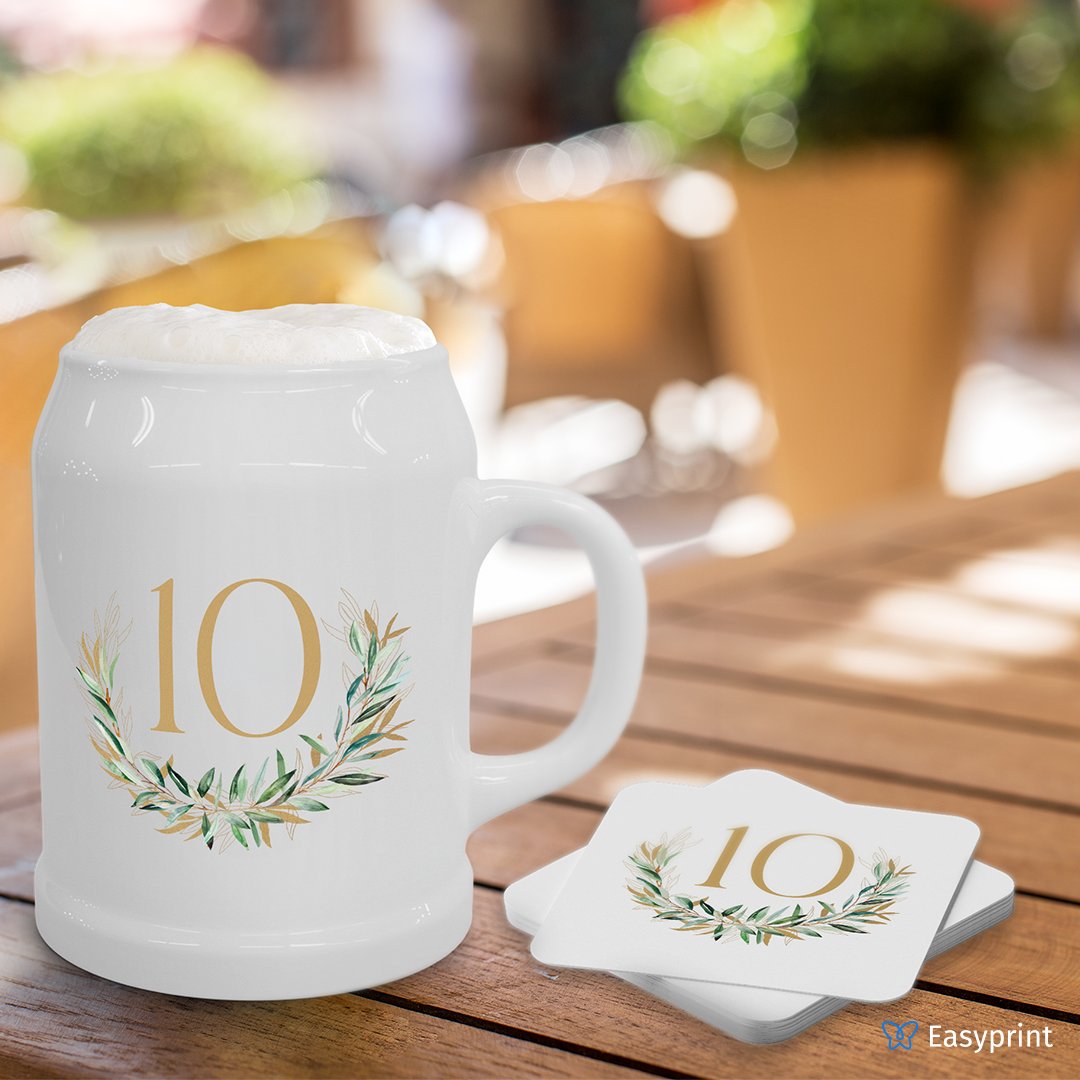 Infowerk_si's tweet photo. 04.08.2023 je mednarodni dan piva, zato pravimo: "Na zdravje!" 🍻
Na https://t.co/s3HCdudxLr oblikujte svoj personaliziran vrček za #pivo, našli boste tudi ustrezen #podstavek. Z imenom, besedo ali začetnicami je tudi odlična ideja za #darilo za ljubitelje piva! 🎁 https://t.co/LCxVd6NoaQ