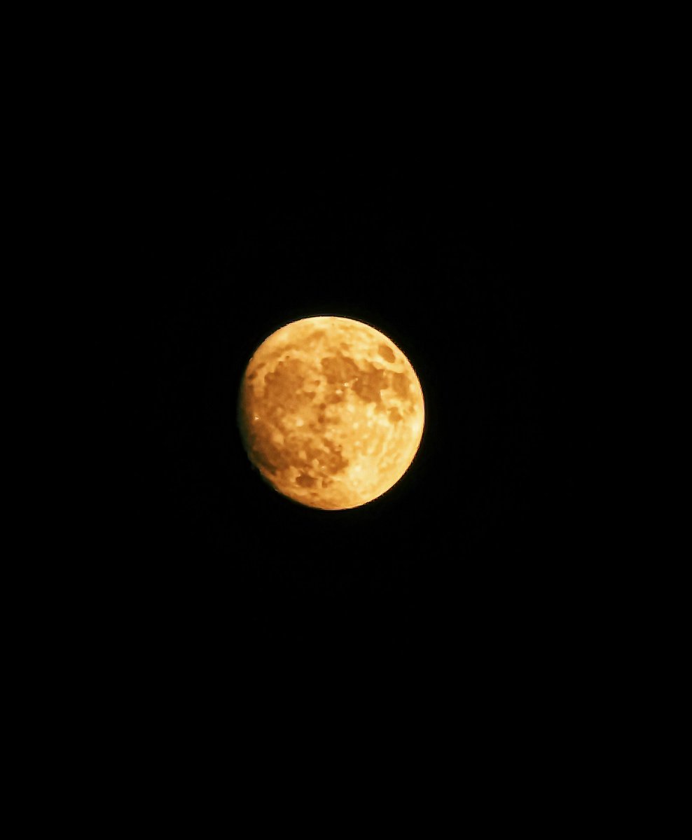 _bad1karma's tweet photo. 🟡 🟡 Moon captured in #pixel7pro @GooglePixel_US 
#Teampixel https://t.co/SlQANzfZWd