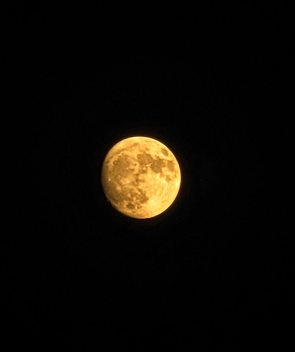 _bad1karma's tweet photo. 🟡 🟡 Moon captured in #pixel7pro @GooglePixel_US 
#Teampixel https://t.co/SlQANzfZWd