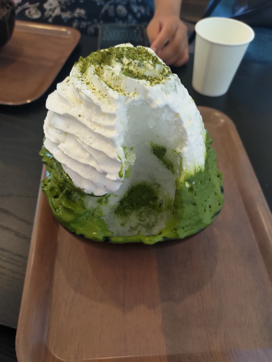 reta1686's tweet photo. 抹茶エスプーマ練乳かけ放題、最後まで美味しかった。ムスメはほうじ茶エスプーマ。食べ方下手すぎwアタシは一滴もこぼさなかったのに。
#pilee
#かき氷
#エスプーマ https://t.co/YsI64ykjxe