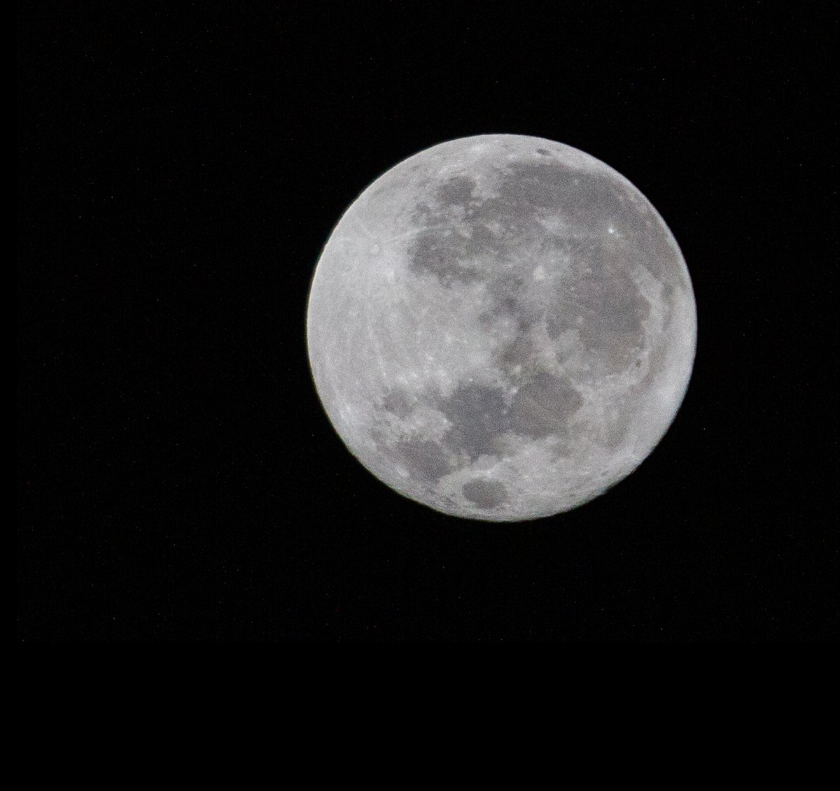 ekendi2's tweet photo. Lua de esturjão #SturgeonMoon https://t.co/ckVYTiGhjn