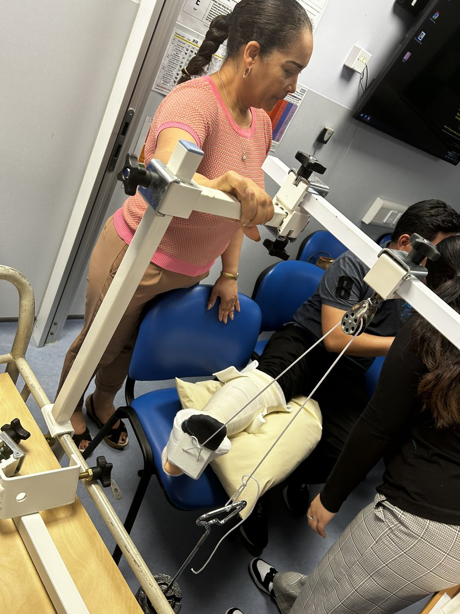 nursescorneruk1's tweet photo. 7East Trauma and orthopedic in-house training day. Thanks to everyone who made this happen .
From safeguarding ,palliative care ,infection control ,discharge ,governance team ,tissue viability,orthopedic CNS Who also taught us about skin traction skin traction @RoyalFreeNHS https://t.co/19ogS35PHZ