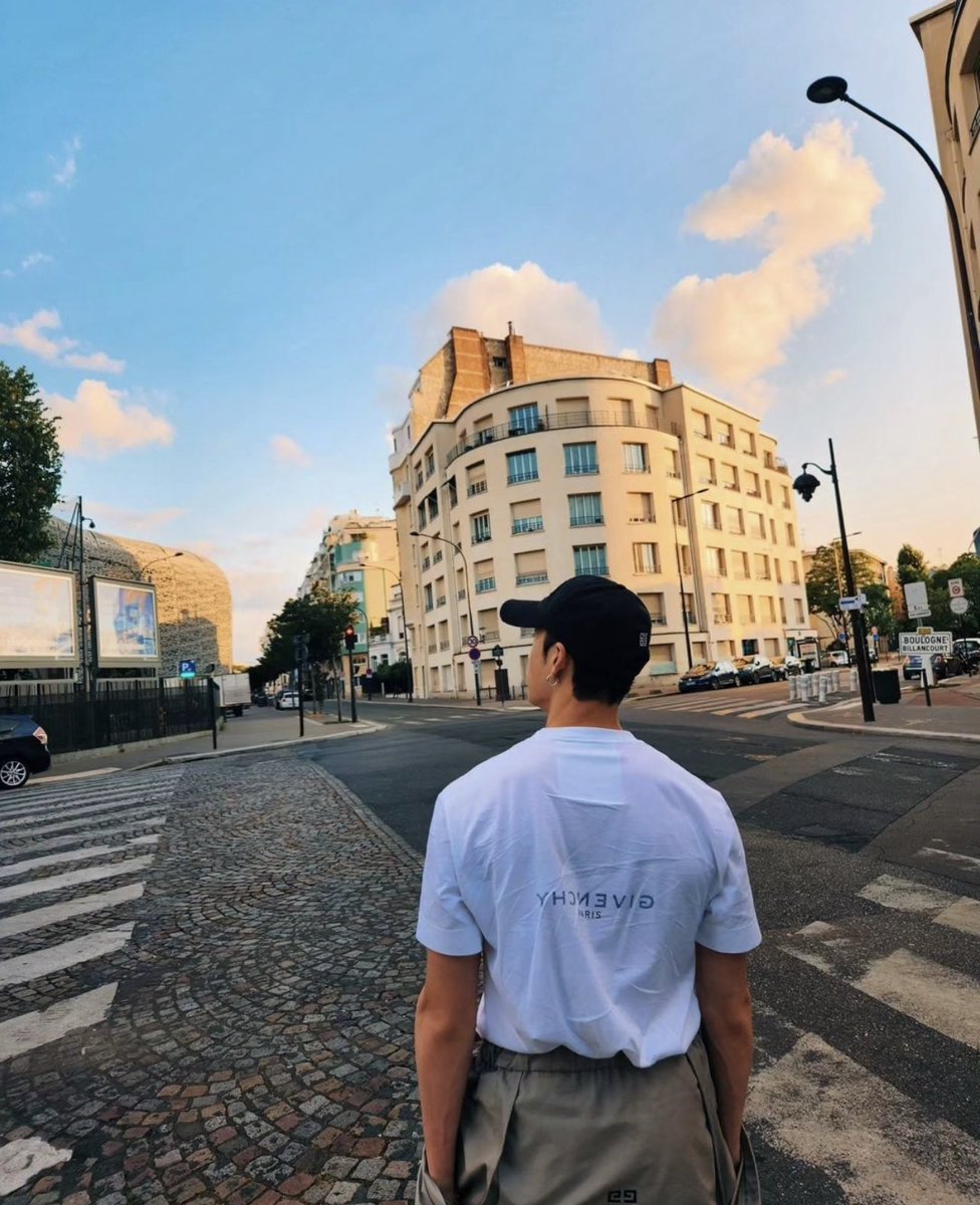 jenniesprmcy's tweet photo. leurs premiers posts sont à paris et vous pensez qu’on est pas leurs PRÉFÉRÉS genre https://t.co/Vz2YirhitH