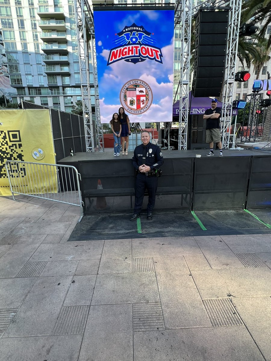 LAPDCaptMorales's tweet photo. Central National Night Out, thank you all for your continued support and success here at Central
@LAPDChiefMoore 
@lapdmikeoreb 
@LAPDCARRANZA https://t.co/5MH1HzwSSA