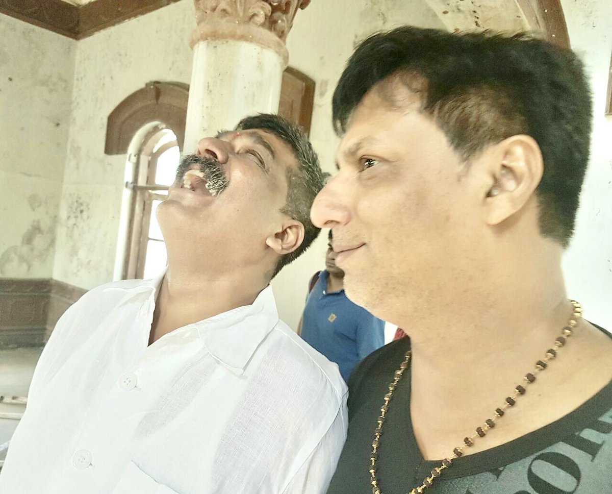 imbhandarkar's tweet image. Just heard the devastating news about the passing of multiple National award-winner Art Director Nitin Desai. It's hard to believe. Had the privilege of working with him on four remarkable films. #TrafficSignal, #fashion , #jail &amp;amp; #InduSarkar His immense talent and extrovert