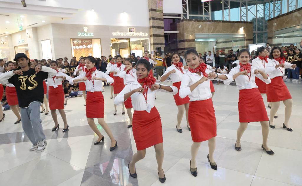 KochiAirport's tweet photo. CIAL's Aviation Security Culture Week Celebrations!
Flash mob performances at Lulu Mall, Edapally.
#cial #KochiAirport #aviationsecurityweek #aviationsafety #flashmobdance #seeitsayitsecureit #security #performance #lulumallkochi https://t.co/m7aVQvctLa