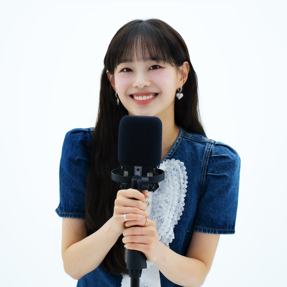 [📢] 
#CHUU #츄 | 우리의 밤은 당신의 낮보다 아름답다
지금 바로 모든 음원 사이트에서 감상하실 수 있습니다🎧🌼

🎵MELON | kko.to/E3FBuKaPxS
🎵GENIE | genie.co.kr/5NCCF5 
🎵BUGS | music.bugs.co.kr/album/4089782
🎵VIBE | vibe.naver.com/album/10087621
