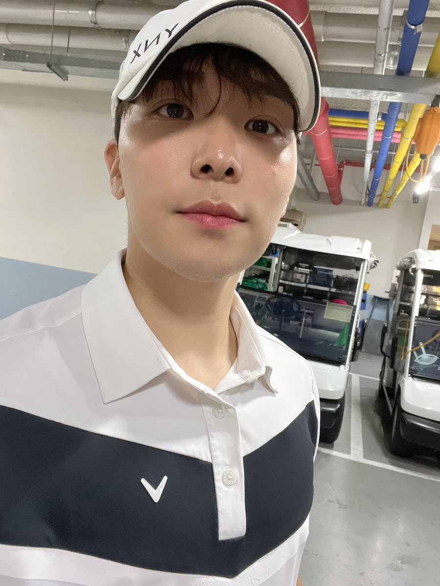 AlphaBAT_JIN's tweet photo. 🏌🏻☔️🏌🏻 https://t.co/t44bjTouB7