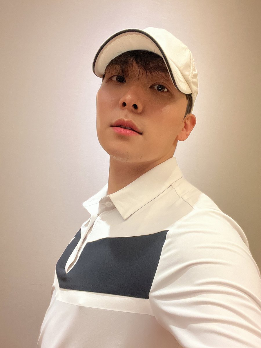AlphaBAT_JIN's tweet photo. 🏌🏻☔️🏌🏻 https://t.co/t44bjTouB7