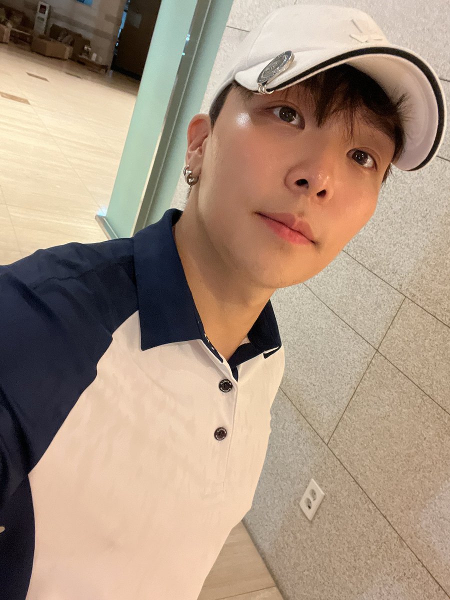 AlphaBAT_JIN's tweet photo. 🏌🏻 https://t.co/Hokzr5I2ow