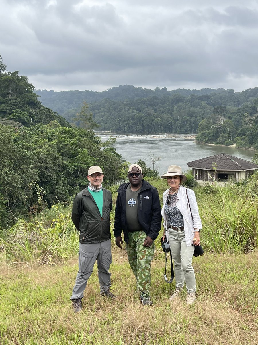tch_christ's tweet photo. La semaine dernière j’ai eu l’immense privilège de guider Dereck et Beverly Joubert dans les parcs nationaux. Deux mythes de la conservation de la faune sauvage africaine et de la photographie. 💚💛💙 #nationalgeographic #parcsgabon https://t.co/5o29XyHKUs