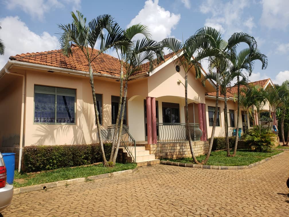 shukranproperty's tweet photo. RENTALS FOR SALE AT KAMPALA, NYANAMA
📌 THREE (3) UNITS EACH WITH THREE #3BEDROOMS, SEATING, DINING, KITCHEN AND
TWO TOILETS AT 👍 1.5M PER MONTH EACH (4.5M MONTHLY ).
📌 SEATED ON #30DECIMALS MAILO LAND WITH TITLE AT ASKING PRICE #650M.
CALL 0706592177
Museven BOBI muhoozi https://t.co/eyB0gIX6Yl