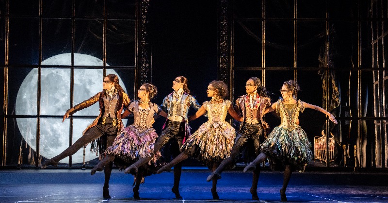 本作には日本人ダンサーの伊藤梢子さん（<a href="/shokoito_/">Shoko Ito 伊藤梢子 (she/her)</a>）、釜萢来美さんが妖精役として出演！

ぜひ劇場でご覧ください✨

𝟖.𝟐𝟓 𝐅𝐑𝐈 『マシュー・ボーン IN CINEMA／眠れる森の美女』
YEBISU GARDEN CINEMA、アップリンク吉祥寺ほか全国順次公開🌹

mimosafilms.com/mbcinema/