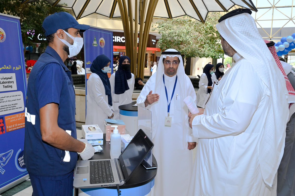 KAU_Health's tweet photo. تقيم وحدة الأمراض المعدية بـ #المستشفى_الجامعي بالتعاون مع شعبة الجهاز الهضمي بقسم الطب الباطني و #وزارة_الصحة فعالية اليوم العالمي للكبد الوبائي بحضور وكيل الكلية المدير للمستشفى الجامعي د. عمرو حمدي،تهدف إلى زيادة الوعي بأمراض الكبد الفيروسية وتشخيصها وكيفية علاجها وطرق الوقاية https://t.co/10xMpJGLAo