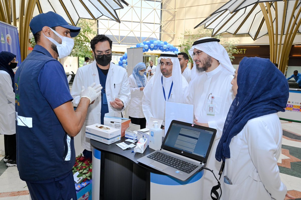 KAU_Health's tweet photo. تقيم وحدة الأمراض المعدية بـ #المستشفى_الجامعي بالتعاون مع شعبة الجهاز الهضمي بقسم الطب الباطني و #وزارة_الصحة فعالية اليوم العالمي للكبد الوبائي بحضور وكيل الكلية المدير للمستشفى الجامعي د. عمرو حمدي،تهدف إلى زيادة الوعي بأمراض الكبد الفيروسية وتشخيصها وكيفية علاجها وطرق الوقاية https://t.co/10xMpJGLAo