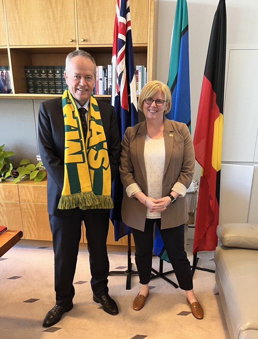 Minister <a href="/CQualtro/">Carla Qualtrough</a> held a meeting in Canberra yesterday with the Hon. @billshortenmp , Minister for the National Disability Insurance Scheme, to exchange on 🇦🇺 and 🇨🇦 experiences with improving social and economic inclusion and financial security for persons with disabilities.