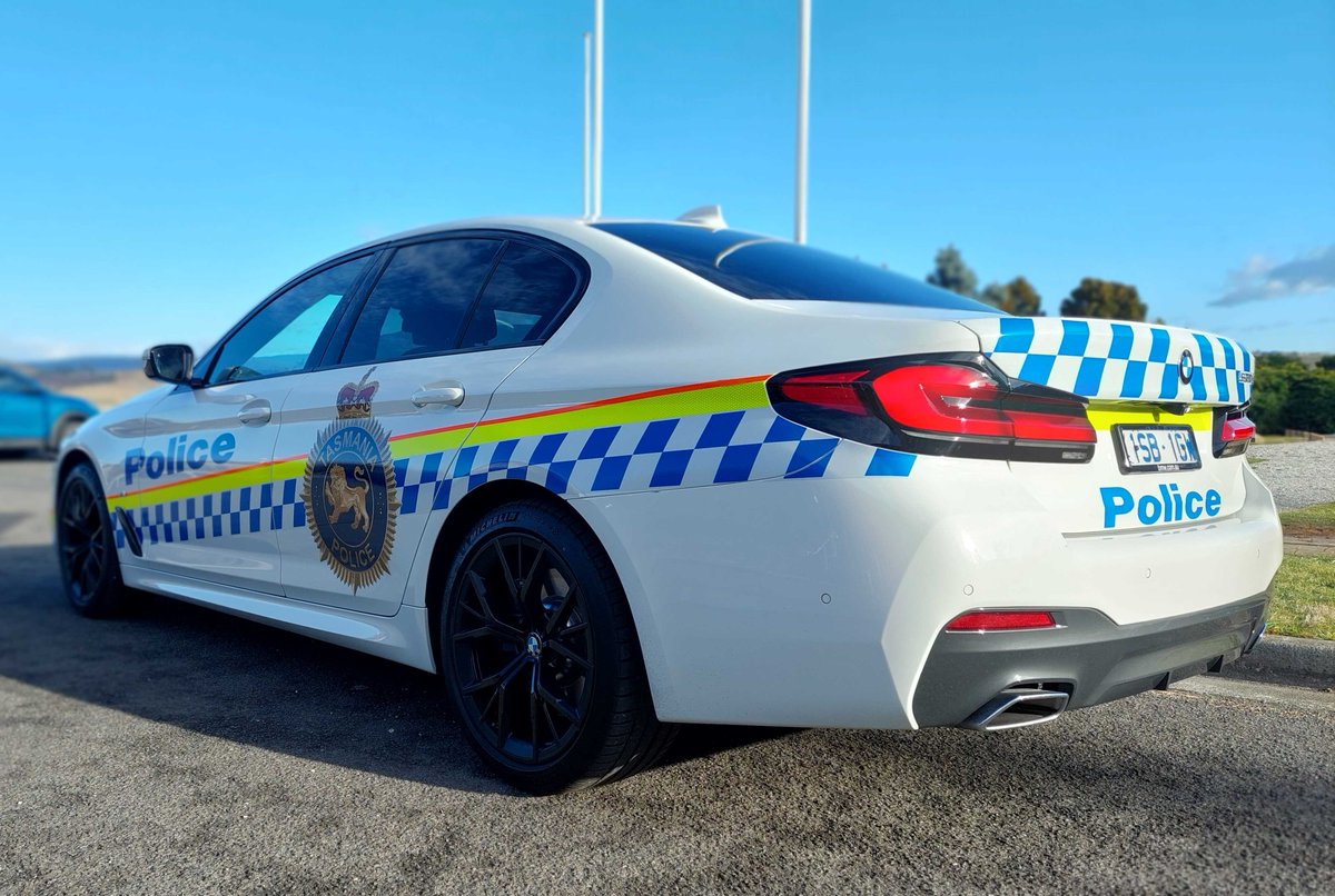 One of @TasmaniaPolice's new BMW highway patrol vehicles... apparently 'fitted with ‘police pack’ which removes some high-end luxury features and makes them well-suited for police work'. Donut holders? Let's hope they don't go the way of the KIA Stinger abc.net.au/news/2022-08-1…