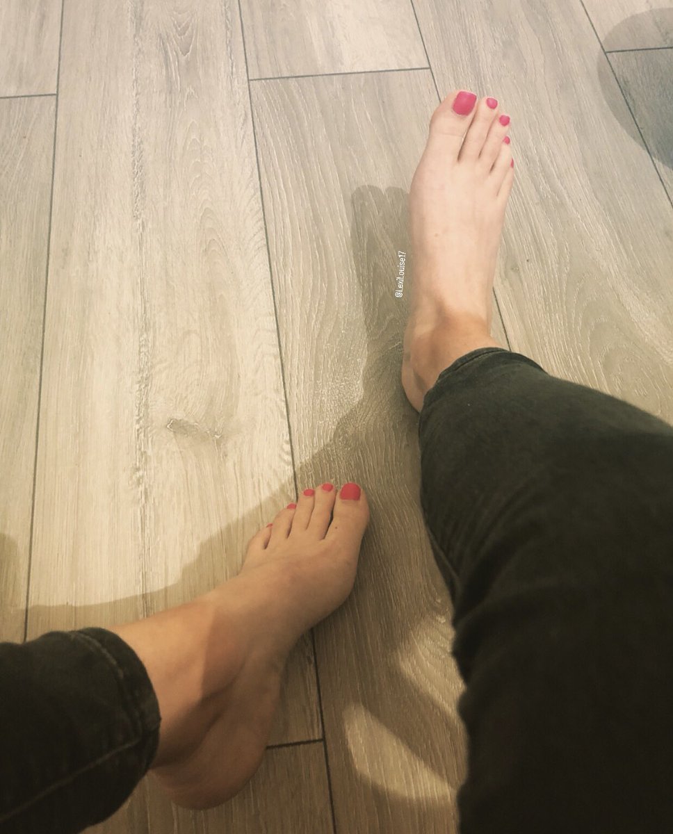 New pretty pink pedicure 👣💓

#pinktoes #pedi #pedicure #prettytoes #paintedtoes #toefetish #toeworship #longtoes #cutetoes #prettyfeet #footfetishnation #footfetish #sexyfeet #findom #paypig #smellyfeet #barefoot #cutefeet #footslave #footworship