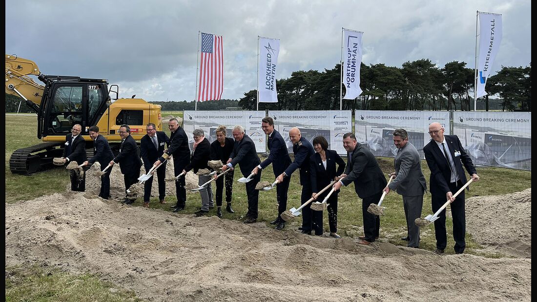 Erster Spatenstich für den Atomkrieg: In Weeze #NRW baut #Rheinmetall eine 200-Mio€-Fabrik zur Herstellung von Rumpfteilen des F35-Atombombers aus den #USA.

Mit dem sollen #Bundeswehr-Soldat*innen künftig US-Atombomben auf Feindesland abwerfen. #nukleareTeilhabe