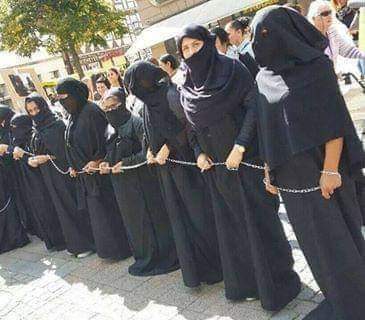 haider23232's tweet photo. م��ذا استفادوا من القتل الابرياء و البيع النساء في سوق العبيد !؟ وهل وصلوا إلى حوريات  ودخلوا إلى الجنة !؟ 

#الابادة_الايزيدية

#YazidiGenocide https://t.co/CdDtt1mehE