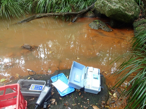 drianwright's tweet photo. Interesting that the colliery was fined for loss of water, the creek channel has been shattered by mine subsidence. It will never flow normally again. But what about the water pollution? Water quality in these pools is terrible! 
https://t.co/14HC63OWxO via @ABCaustralia https://t.co/MWPykxIF3B