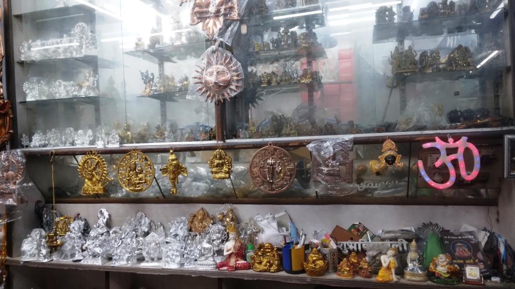 Units108's tweet photo. Murtis For Sale, NCTD.
Clearance Sale of God deities in Tilak Nagar, District West Delhi.
Sculptures of Ganesha, Radha Krishna, Shiva Parivar, Budh Bhagwan, Mahavira, Laughing Buddha, Sai Baba.
Material: Marble Dust, White Metal, Brass, Ashta Dhatu.
For rates (Rs) see thread.
1/3 https://t.co/jgYVum7fqD