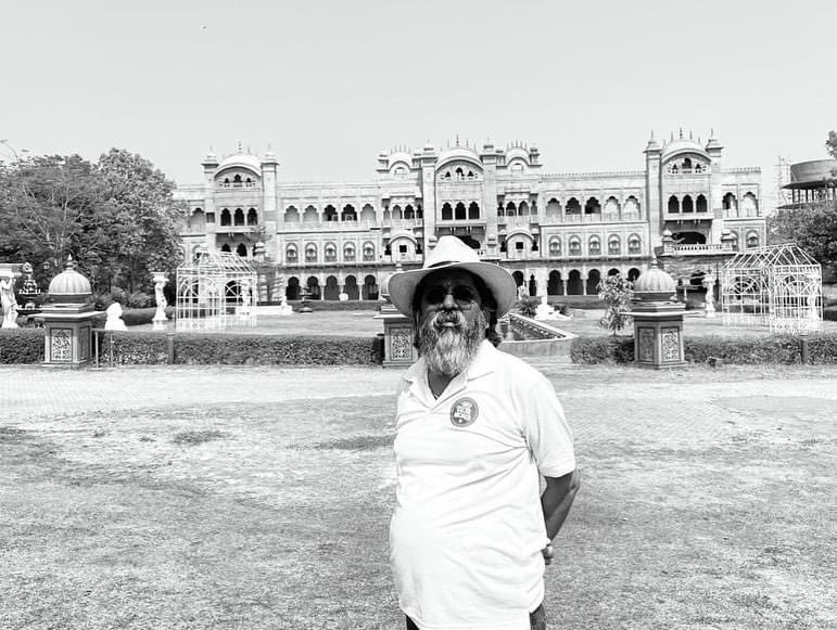 FilmHistoryPic's tweet image. #RIP Nitin Desai passed on today. Celebrated Art Director and production designer, he started as a fourth assistant on the tv series Tamas in 1987 and went on to win 4 national awards. He opened his ND Studio at Karjat in 2005.

Lagaan, Parinda, Jodha Akbar, Devdas and many more.