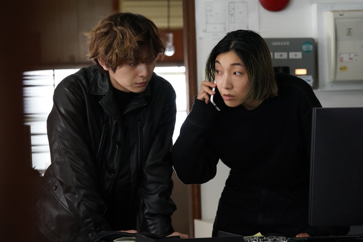 bad_lands_movie's tweet photo. #BADLANDSな世界
￣￣￣￣￣￣￣￣

ネリとジョーのもとにかかってきた一本の電話。
何が嘘で、真実か――

#映画バッドランズ
#安藤サクラ #山田涼介
9.29 [fri]　ROADSHOW https://t.co/5CAaZ7rdpq