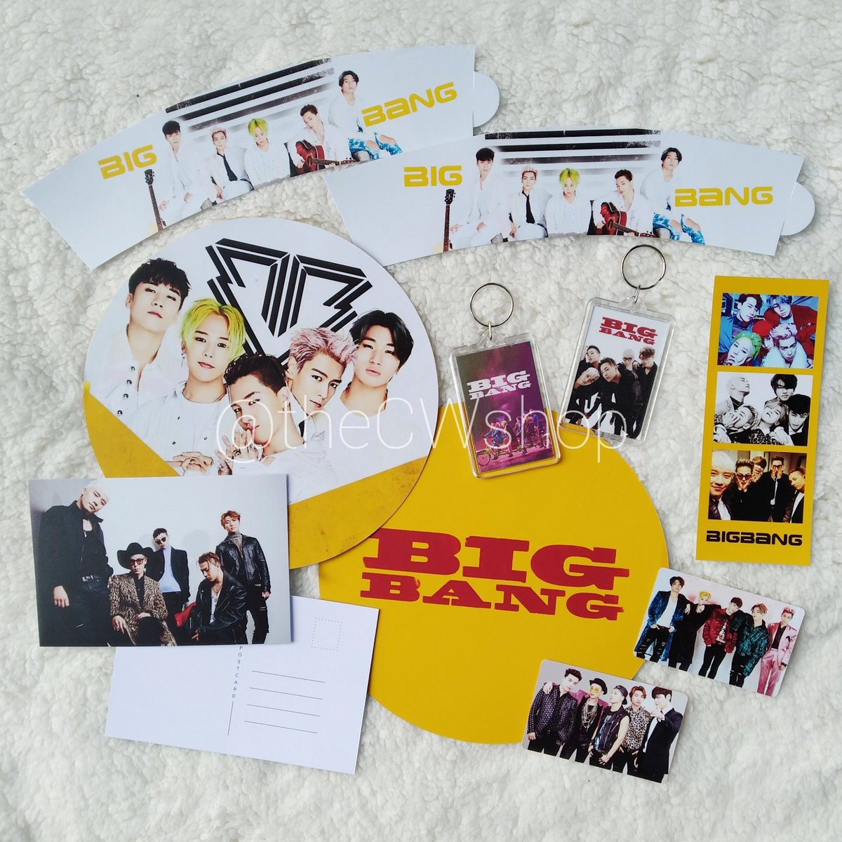theCWshop's tweet photo. ✨#RoundBoardFan
✨#Cupsleeve
✨#PostCard
✨#AcrylicKeychain
✨#Photocards
✨#Photostrip
#bigbangvip #bigbang👑 #giveaway #souvenir https://t.co/nDlnFKz7Ol