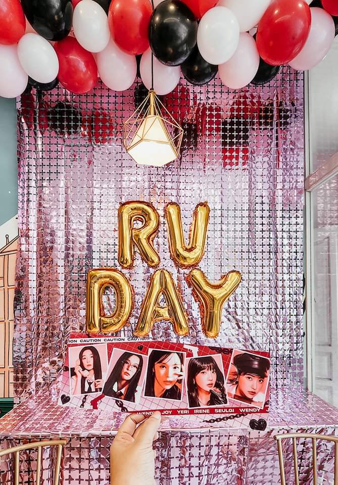 HAPPY RED VELVET DAY! Admins were busy due to personal matters hence the simple display and kit inclusions. Bawi nalang kami next time 😅 #RedVelvet9thAnniversary