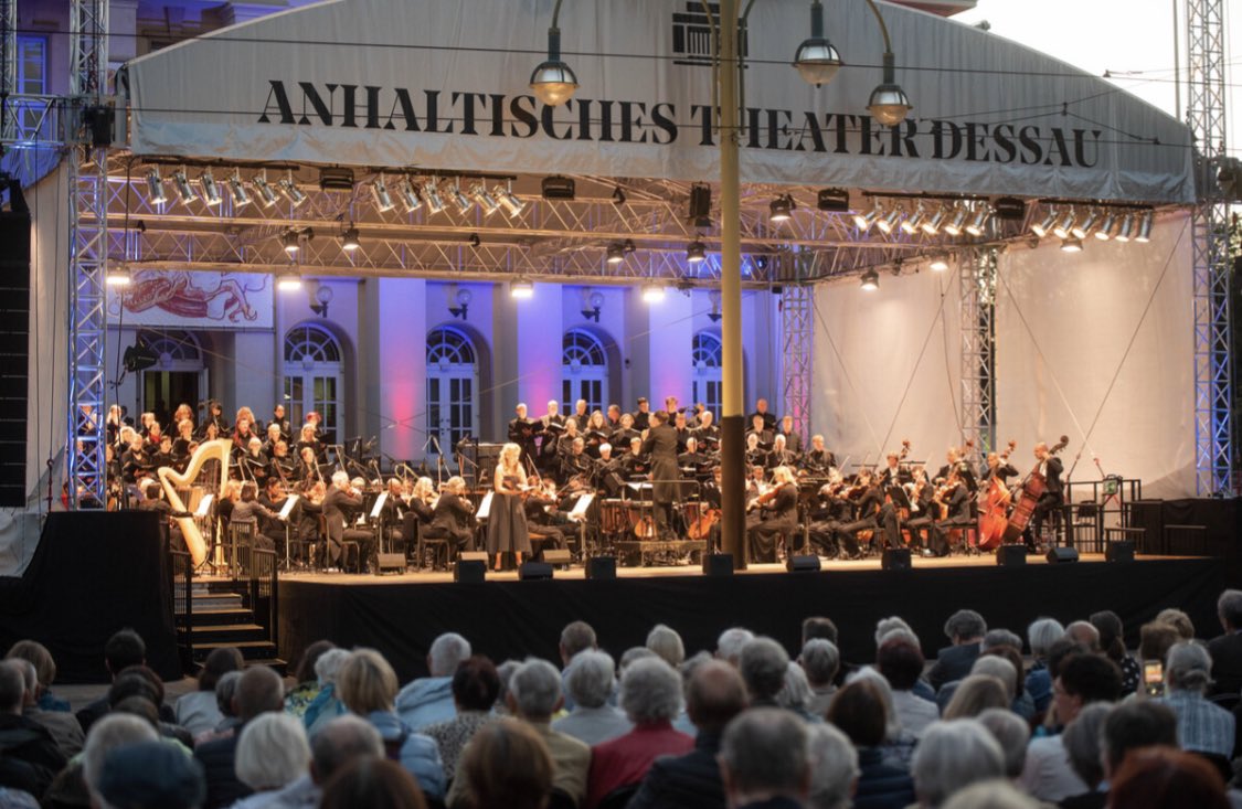 anhaltisches's tweet photo. Es geht los! In genau einem Monat, am 02. September um 19 Uhr, präsentieren wir unser #ERÖFFNUNGSKONZERT auf der Open Air-Bühne zum offiziellen Start der 229. Spielzeit!
Infos & Tickets: https://t.co/fqhEAe7r8U
@IMG_Tourismus @MDR_SAN @VisitDessau #dessau #konzert #spielzeit2324 https://t.co/b2jJ9tGDKY