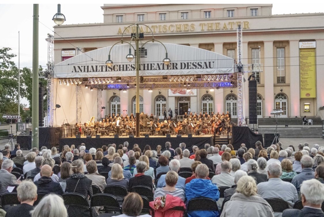 anhaltisches's tweet photo. Es geht los! In genau einem Monat, am 02. September um 19 Uhr, präsentieren wir unser #ERÖFFNUNGSKONZERT auf der Open Air-Bühne zum offiziellen Start der 229. Spielzeit!
Infos & Tickets: https://t.co/fqhEAe7r8U
@IMG_Tourismus @MDR_SAN @VisitDessau #dessau #konzert #spielzeit2324 https://t.co/b2jJ9tGDKY