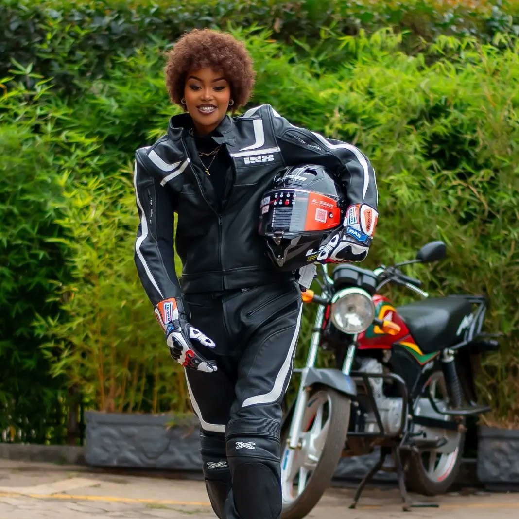 Dadasoko_'s tweet photo. Ready to Hit the Road Gear Up!!
Safety and style, the perfect combination for a thrilling ride!
Model:@maurinekingss.
Get this Ensemble via https://t.co/RtcsDGykpX
@ni.plug @paysoko @earnsoko
#investinafricacreatewealth #investinafrica #RideOrDie #nairobi #myplug #instagood https://t.co/6La4Gq5dwc
