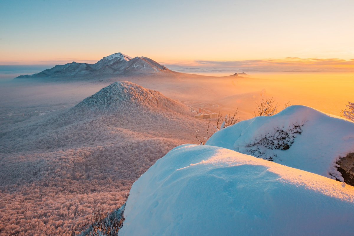 Вечер на горе Развалка (Железноводск) – в летней и зимней вариациях. Какая больше нравится?

📷 Саша Козырев: rtraveler.ru/community/user…